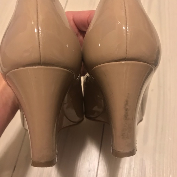 Tory Burch Peep-Toe Vinyl Nude Wedges - Size 8 - Picture 4 of 6